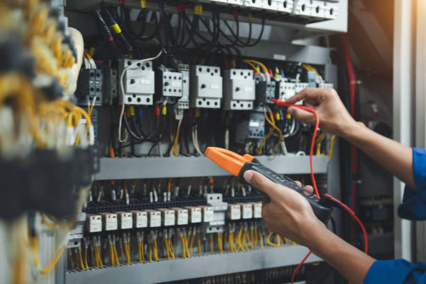 Best Electrical Repair Services  in Cedar Falls, IA